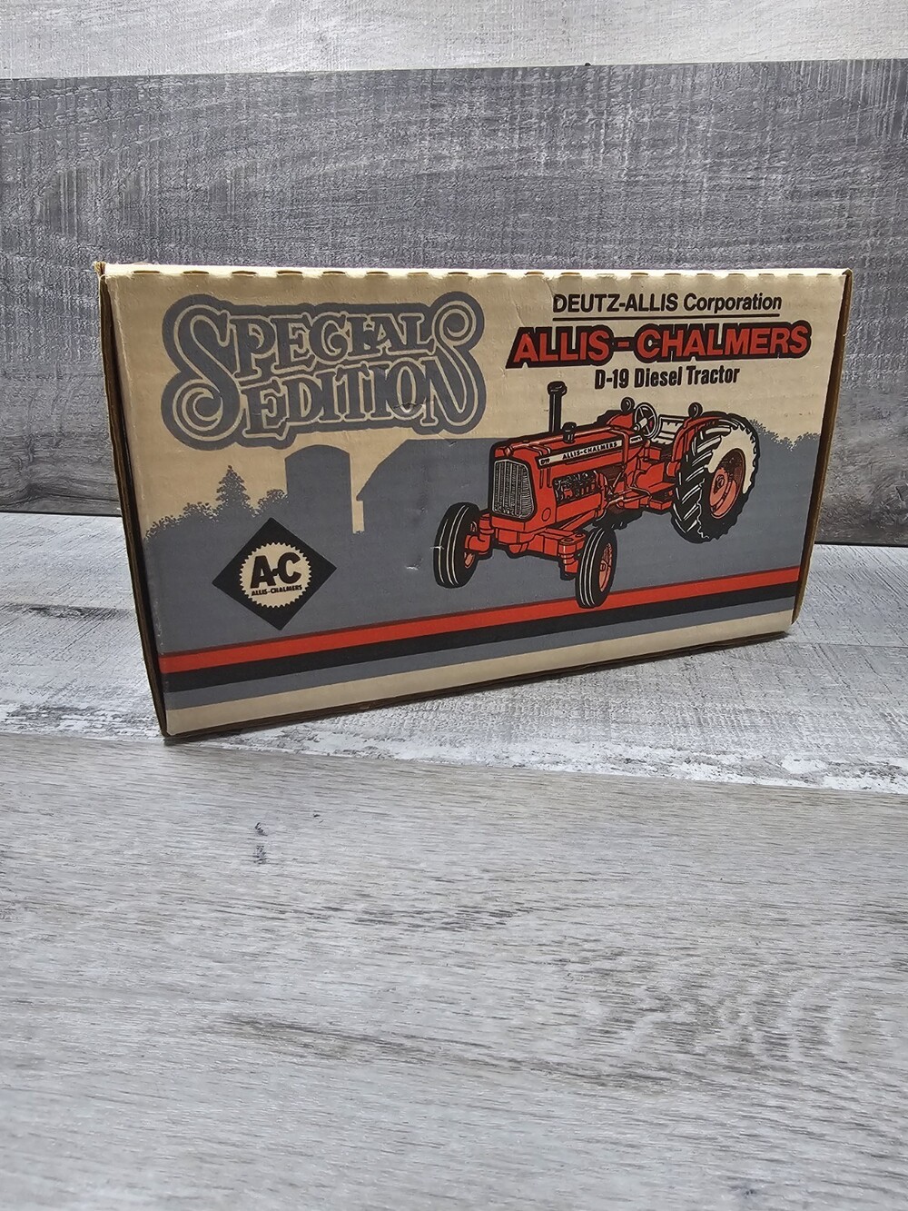 New! ERTL Special Edition Allis-Chalmers D-19 Diesel Tractor 1990 USA Diecast!